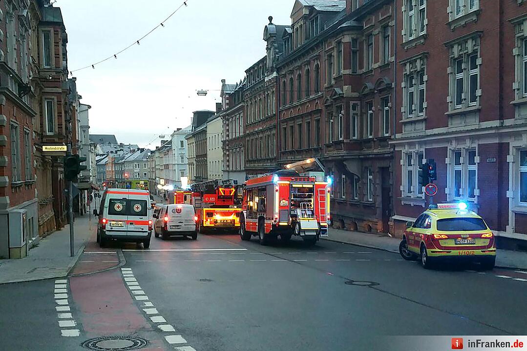 Hof: Balkon bricht ab