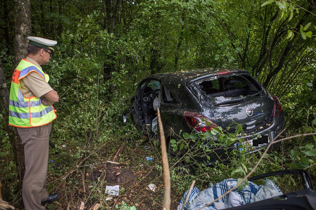 Rednitzhembach: 20-Jähriger stirbt bei Autounfall