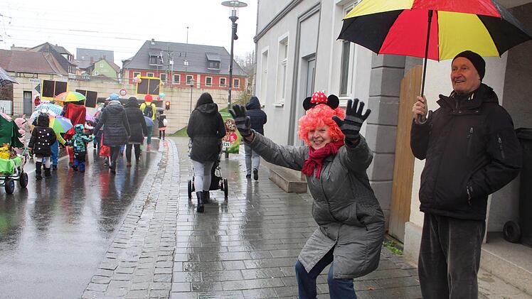 Auch wenn das Wetter nicht so recht mitspielen wollte, gab es sie doch: die zujubelnden Lichtenfelser.