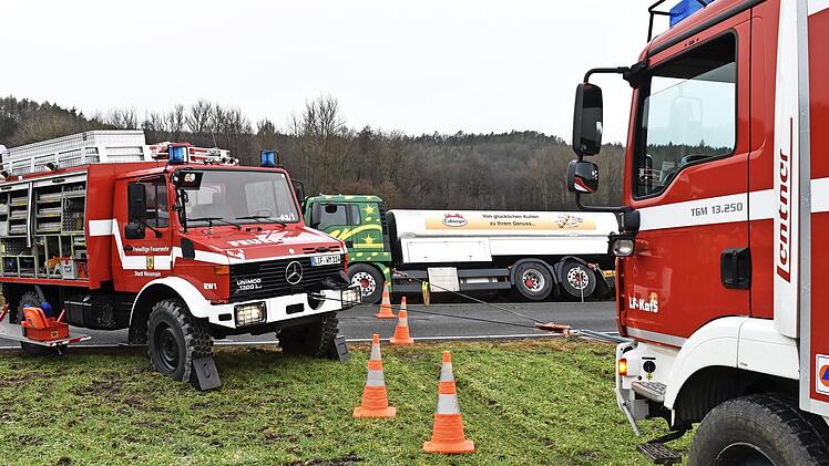 Nach dem Abpumpen der Milch konnte der Lastwagen geborgen werden.