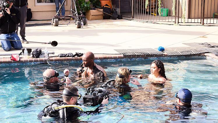 Das Unterwasser-Shooting fordert die Kandidaten heraus.