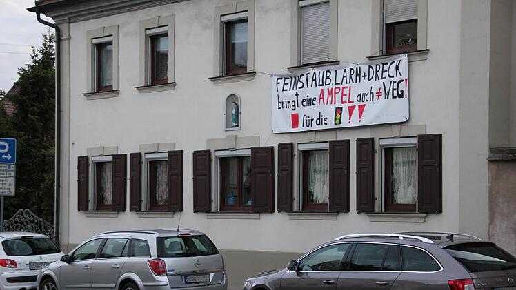 Auch in der Straße "Neumarkt" ist die Ablehnung deutlich. Foto: Sebastian Martin