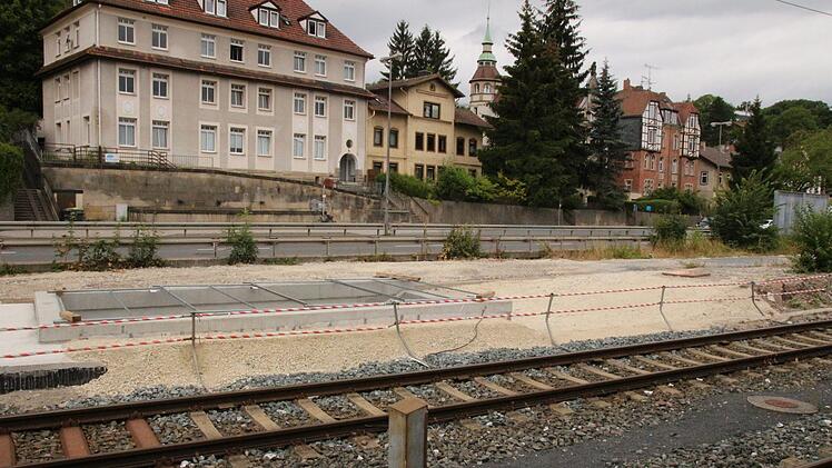 Impressionen vom Coburger Bahnhof - hier sieht man im Hintergrund links den künftigen (und derzeit noch abgedeckten) Zugang zu den Parkplätzen zwischen Gleis 5 und StadtautobahnOliver Schmidt