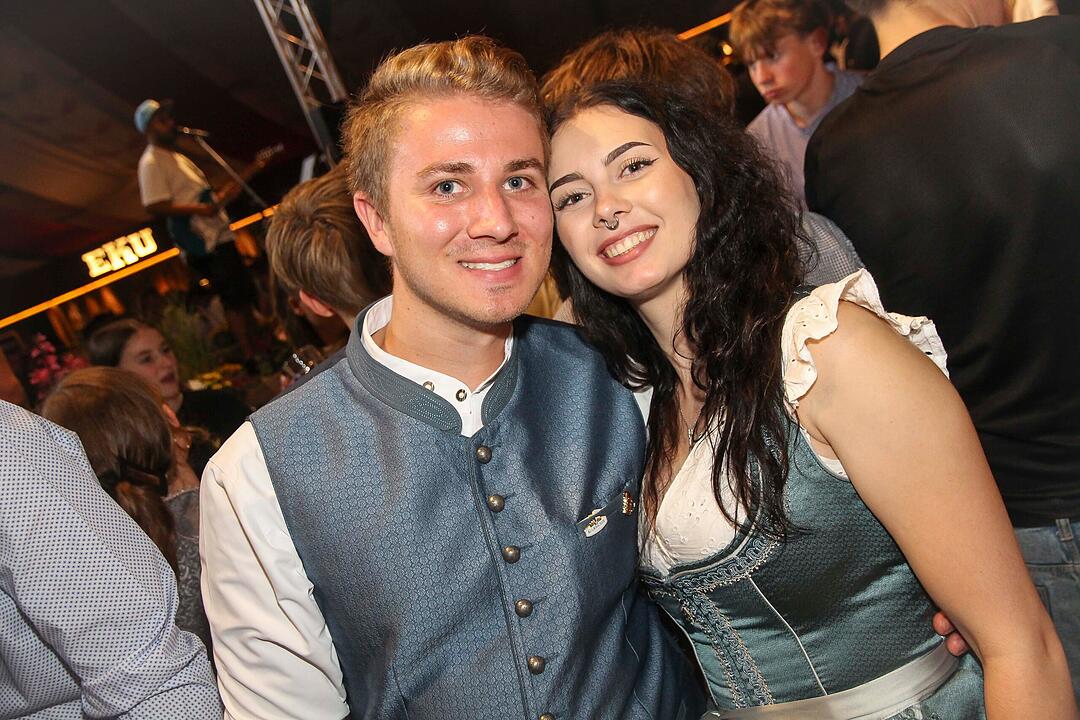 Tanzen, Feiern, Mitsingen &ndash; bayerische Partystimmung bis Mitternacht.