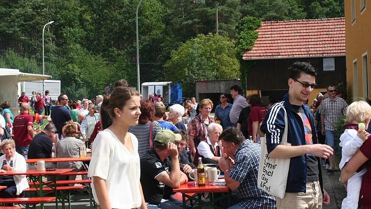Das Fest war sehr gut besucht - die "Einwohnerzahl" hatte sich am Festtag etwa verzwanzigfacht.