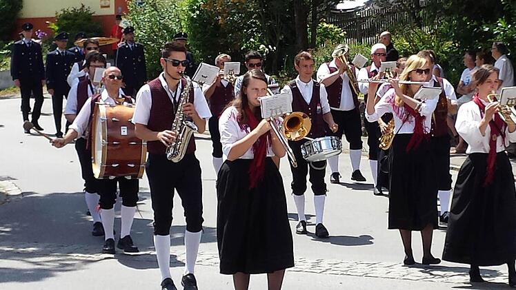 150 Jahre Freiwillige Feuerwehr Maßbach - Festzug Foto: Daniel Wiener
