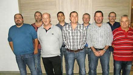Der Vorstand der DJK Weichtungen wurde gewählt (von links hinten: Siegbert Kilian, Frank Eußner, Joachim Seufert, Albrecht Lenhard; vorne von links: Volker Kneuer, Markus Dietz, Jochen Markert, Gotthard Denner, Hugo Eußner). Foto: Philipp Bauernschubert