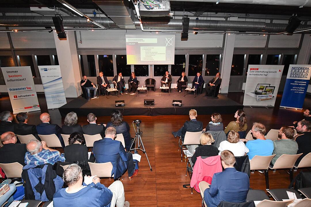 Podiumsdiskussion zur Bundestagswahl in der Brose Arena in Bamberg
