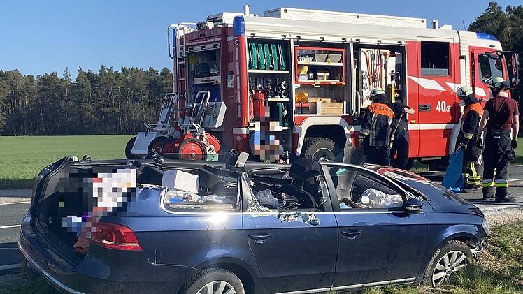 Auto und Motorrad frontal kollidiert