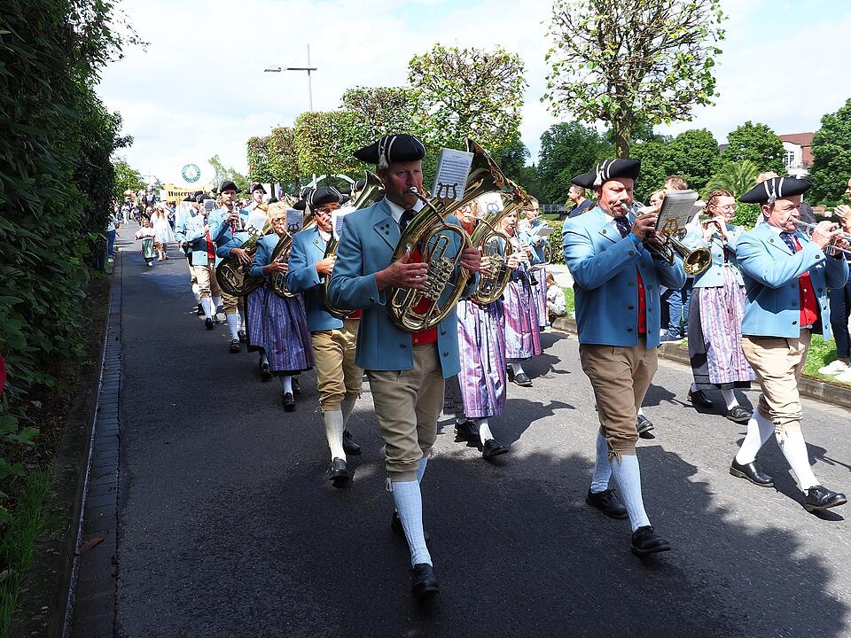 Großer historischer Festzug durch Bad Kissingen!