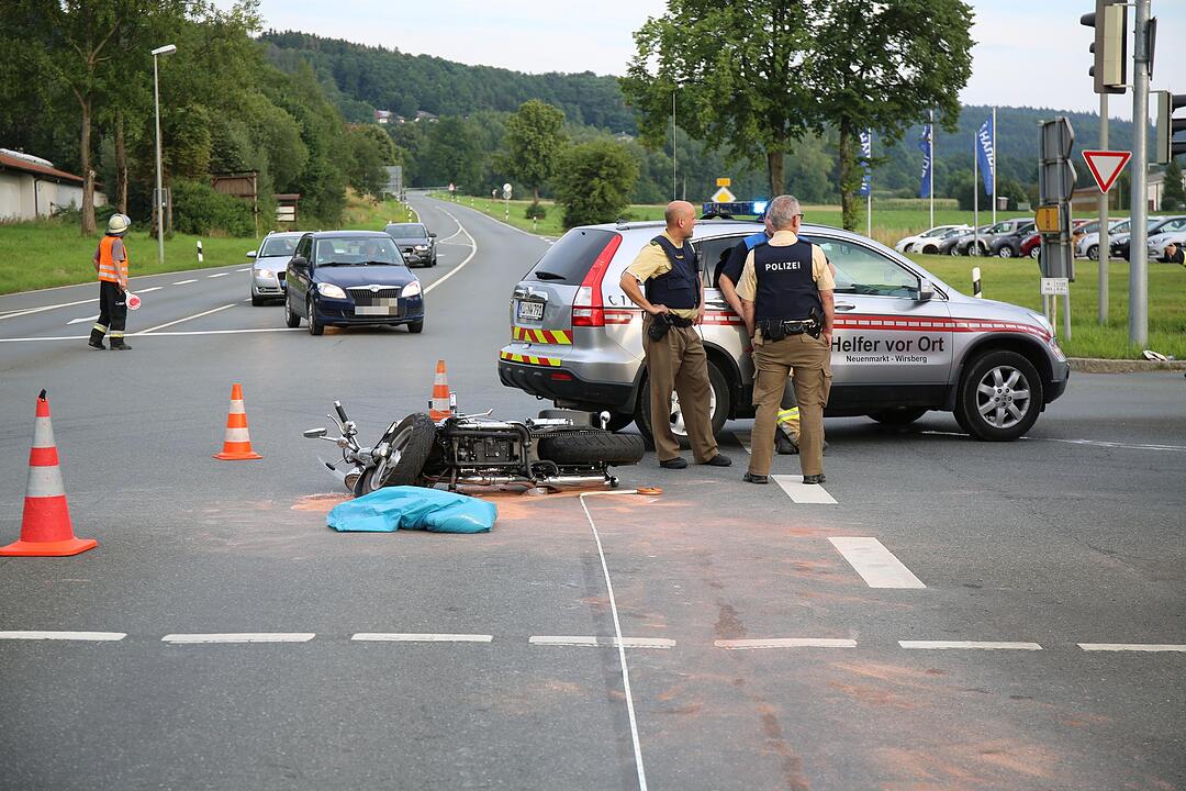 Kreis Kulmbach: Lkw-Fahrer übersieht Motorradfahrerin bei Wirsberg