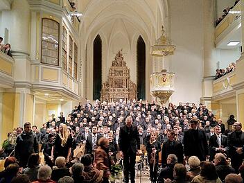 Reichlich Beifall gab es für die Aufführung von Verdis Requiem in der Coburger Morizkirche.Foto: Jochen Berger