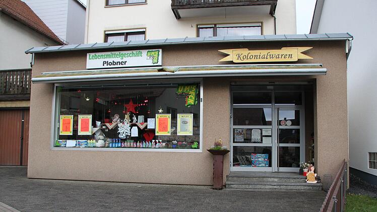 Seit der 475 Jahr-Feier prangt das Schild "Kolonialwaren" über dem Eingang. Foto: Ulrike Müller