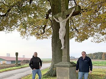 Neudorfs Ortsbeauftragter Georg Schauer (rechts) mit Markus Knipper, Ortsbeauftragter von Messenfeld Foto: Monika Schütz