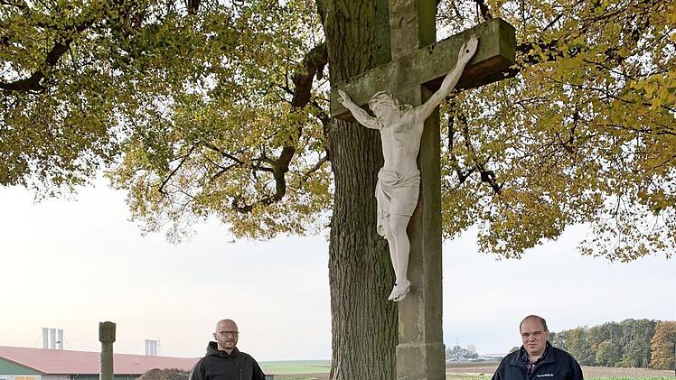Neudorfs Ortsbeauftragter Georg Schauer (rechts) mit Markus Knipper, Ortsbeauftragter von Messenfeld Foto: Monika Schütz