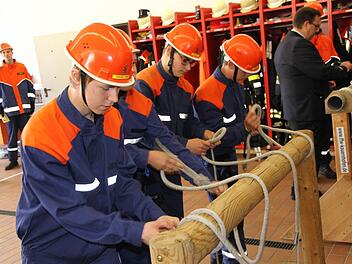 Jugendliche beim olympischen Wettkampf der Feuerwehren in Neuses. Foto: Mathias Erlwein