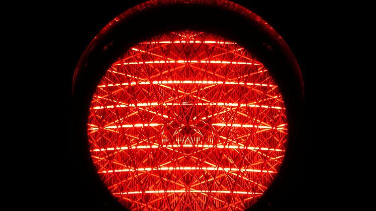 Springt die Corona-Ampel auf Rot, gelten neue Maßnahmen zur Bekämpfung des Virus.