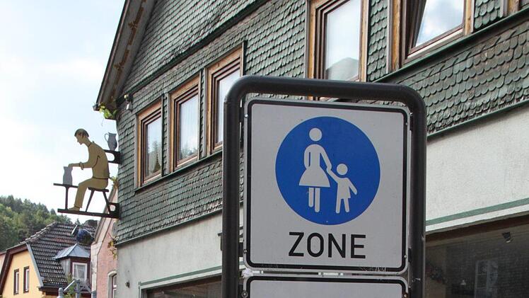Für eine Testphase von fünf Monaten hat der Stadtrat die Zufahrtszeiten in die Fußgängerzone geändert. Foto: Ulrike Müller