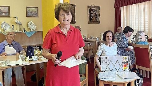 Vorne links Rosi Kast und Hannelore Langer