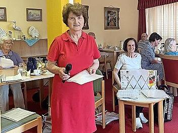 Vorne links Rosi Kast und Hannelore Langer
