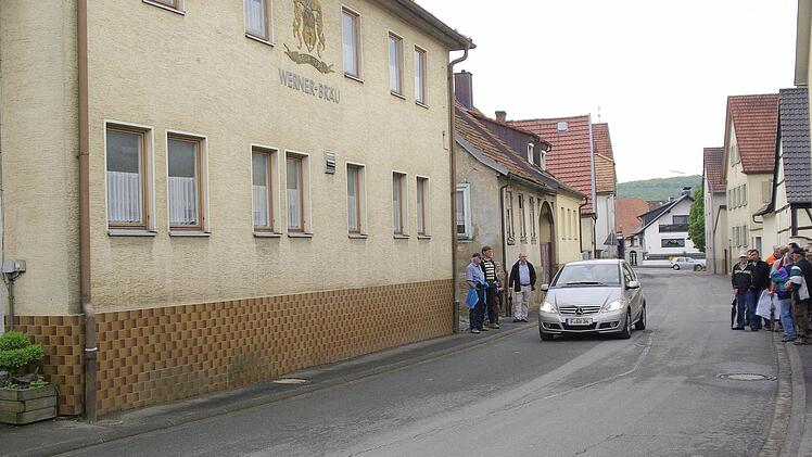 Der ehemalige Gasthof Leuner (Foto) wird endgültig ein Opfer der Abrissbirne. Das im Gemeindebesitz befindliche Gebäude muss einem Neubau und Parkflächen weichen.  Fotos: Winfried Ehling