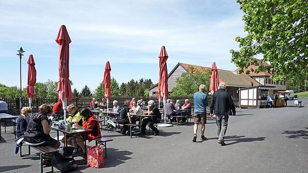 Der Biergarten auf dem Kreuzberg Fotos: Marion Eckert