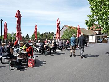 Der Biergarten auf dem Kreuzberg Fotos: Marion Eckert