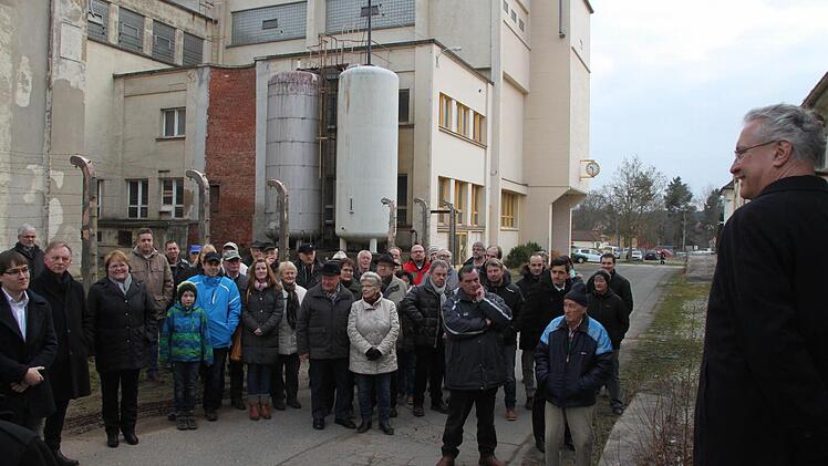 Begrüßung vor zahlreichen interessierten Besuchern. Foto: Jürgen Gärtner