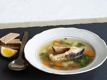 Herbstliche Karpfensuppe mit Gemüse