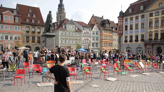 Die Gr&uuml;nen, die Gr&uuml;ne Jugend sowie die Jusos hatten zu der Aktion auf dem Coburger Marktplatz aufgerufen.Foto: Wolfgang Wei&szlig;