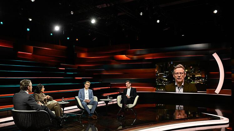 Markus Lanz (links) diskutierte am Mittwochabend mit CDU-Politikerin Serap Güler (zweite von links), Migrationsforscher Daniel Thym (Mitte), Journalist Gregor Peter Schmitz (zweiter von rechts) und Politologe Achim Vogt.