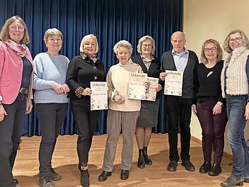 Neue Vorstandschaft und Geehrte (v.l.): Kirsten Haegel, Elisabeth Weber, Grazyna Quirini, Irmgard Motschmann, Lucija Franck, Manfred Schein, Teresa Kalinowski und Karin Ellmer.