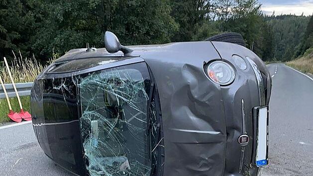 Auto landet auf dem Dach - Fahrerin (28) hatte wahnsinniges Gl&uuml;ck