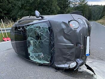 Auto landet auf dem Dach - Fahrerin (28) hatte wahnsinniges Gl&uuml;ck