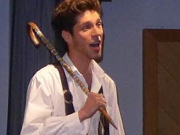 Julian Freibott wagte sich beim Konzert in Rentweinsdorf auch an die schwierigsten Kunstlieder heran.  Foto: Meissner