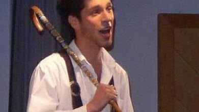 Julian Freibott wagte sich beim Konzert in Rentweinsdorf auch an die schwierigsten Kunstlieder heran.  Foto: Meissner