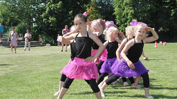 Die Kindergruppe der Ballettschule Hutmacher-Brückner erfreute mit einer bezaubernden Vorführung. Foto: Gerda Völk