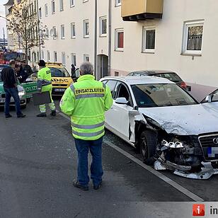 Schwerer Unfall im Stadtgebiet Hof ? Mehrere Fahrzeuge beteiligt