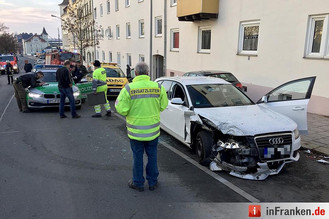 Schwerer Unfall im Stadtgebiet Hof ? Mehrere Fahrzeuge beteiligt