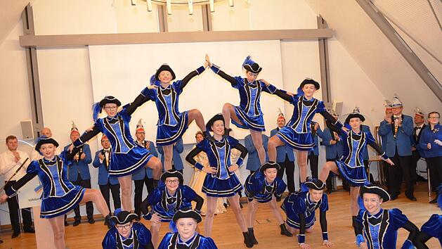 F&uuml;r die Showeinlagen &uuml;ben die Kinder und Jugendlichen nicht nur in der Faschingszeit, sondern das ganze Jahr &uuml;ber. Fotos: Sonja Hoffmann