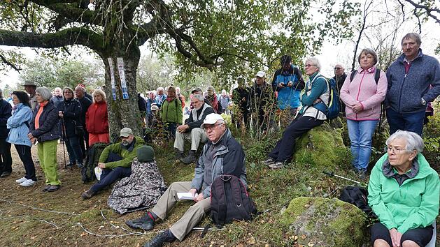 Nach einem Jahr Corona-bedingter Pause war die Heidelsteinfeier des  Rhönklub in diesem Jahr wieder für Besucher offen. Foto: Marion Eckert