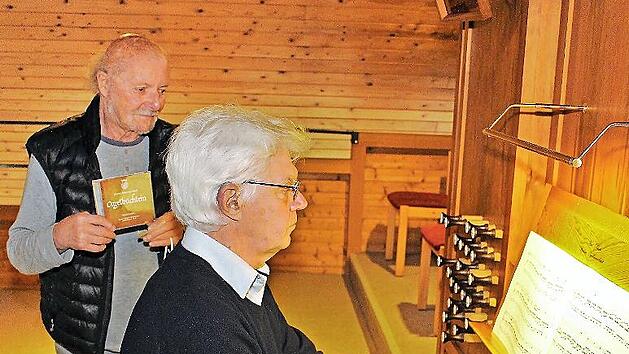 Klaus-Dieter Stolper und Gabriel Konjaev an der Orgel der Christuskirche