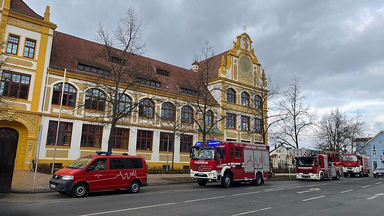 Ausgelöste Brandmeldeanlage: Feuerwehr Bamberg wird zu Schule alarmiert