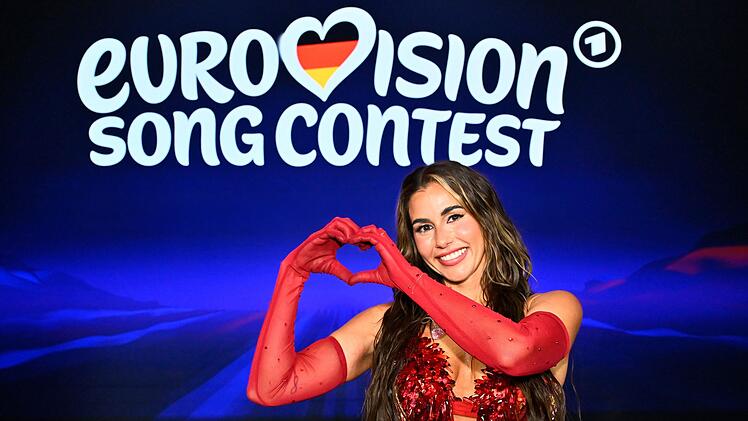 Sarah Engels, representing Germany, wird ihren Song "Fire" beim ESC-Finale 2026 in Wien vortragen. Die vom Ersten wie immer live &uuml;bertragene Show soll B&uuml;hnenma&szlig;st&auml;be setzen. Die Favoriten kommen diesmal aus Finnland, Frankreich, D&auml;nemark, Australien und Griechenland.