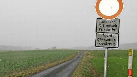 Der Gemeinderat lehnte den Antrag der Modellfluggruppe "Phoenix" auf ein Zusatzschild mit der Aufschrift "Zufahrt bis Modellflugplatz frei" ab.