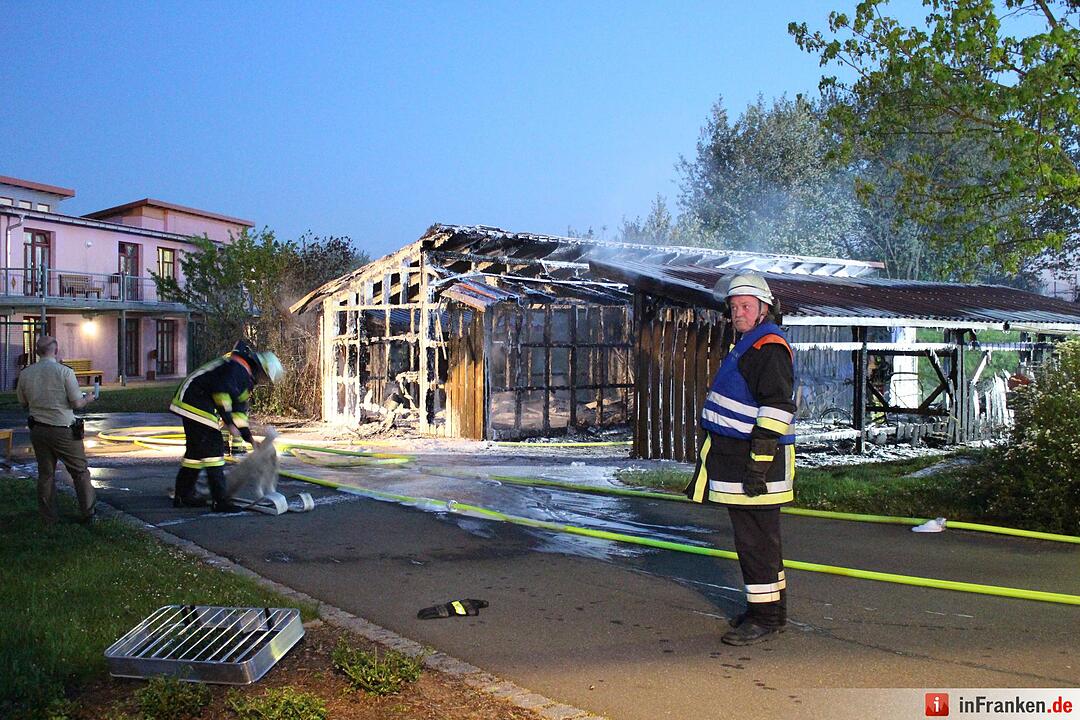 Scheunenbrand in Bayreuth - Therapiezentrum wurde evakuiert