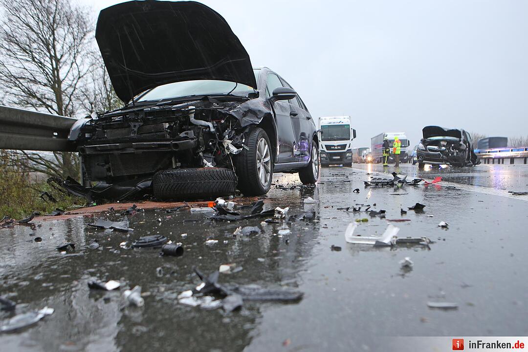 Hagel-Unwetter lšst Massenunfall aus: Autos kollidieren auf der A6 - Acht verletzte Personen, davon drei schwer