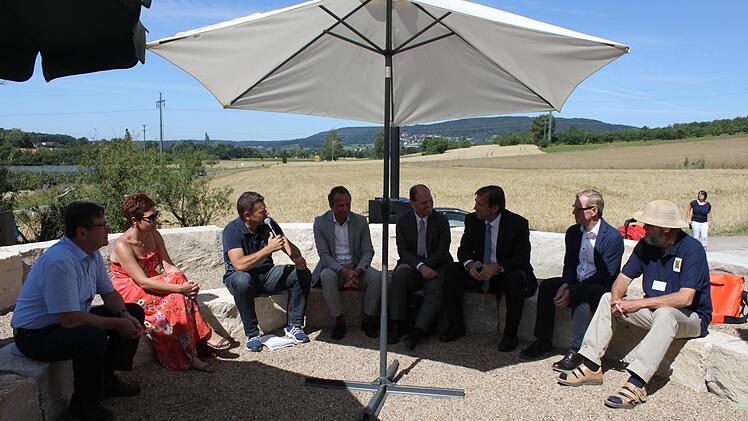 Podiumsgespräch mit Anton Eckert, Anja Gebhardt, Andreas Groß, Thorsten Glauber, Michael Hofmann, Hermann Ulm und Wolf-Dietrich Schröber  Foto: Carmen Schwind