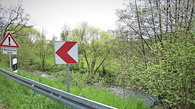 Die Fortführung des Radweges von Kauerndorf weiter nach Trebgast lässt sich von dieser Stelle aus nicht ohne ein Brückenbauwerk über den Weißen Main lösen. Zweiter Bürgermeister Heinz Mösch hielt es für notwendig, bereits jetzt in die Grundstücksverhandlungen einzutreten.