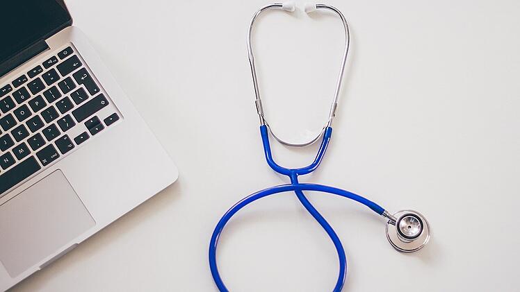 Gesundheitschecks am Arbeitsplatz können arbeitsbedingte Erkrankungen oder sogar Unfälle verhindern.
